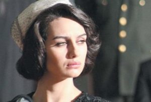 Турецкая актриса в роли горничной